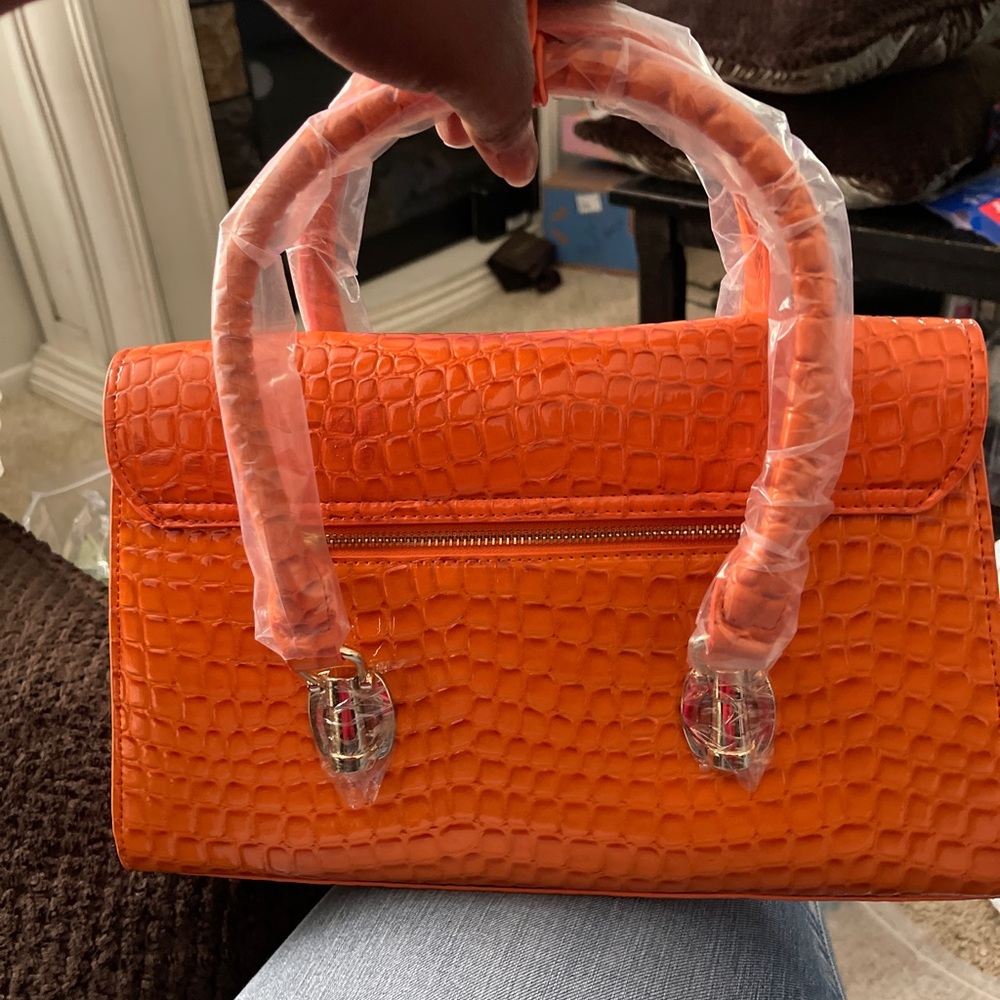 Women Fashion Handbags Beautiful and real Leather
